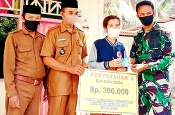 Pemdes Jambuiya Salurkan BLT-DD Tahap III ke-2 Kepada 54 KK
