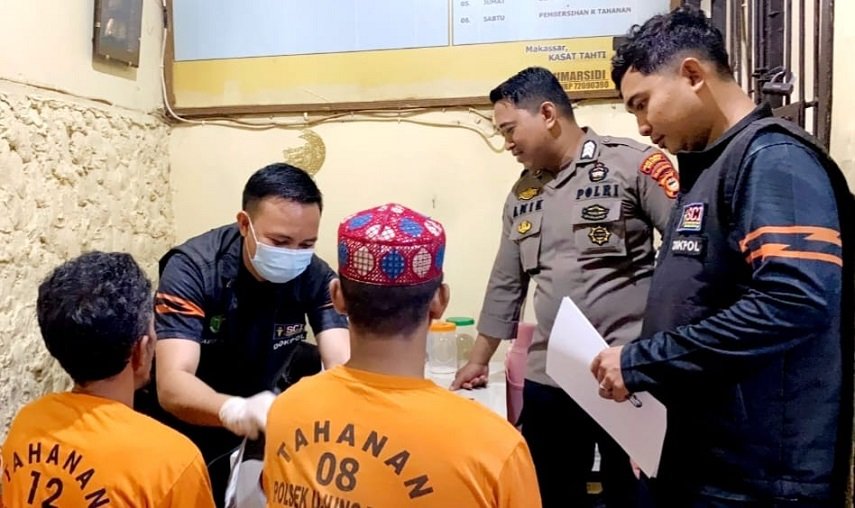 Polres Pelabuhan Makassar Bersinergi dengan Biddokkes Polda Sulsel Gelar Pemeriksaan Kesehatan Tahanan