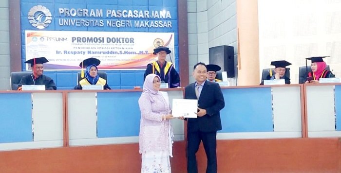 Kembangkan Model ESP-PjBL, Respaty Namruddin Raih Doktor Predikat Cumlaude di PPs PVKT UNM