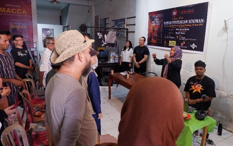 Menjemput Ingatan di Kamar Borong: Refleksi Setengah Abad Militansi Seniman Makassar