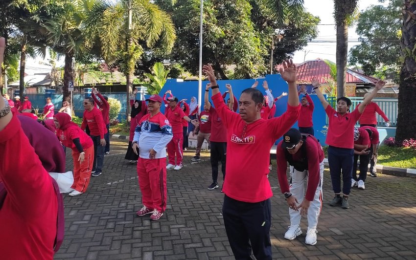 Dosen dan Pegawai LLDIKTI IX Merajut Kebersamaan Lewat Senam dan Kopi Pagi