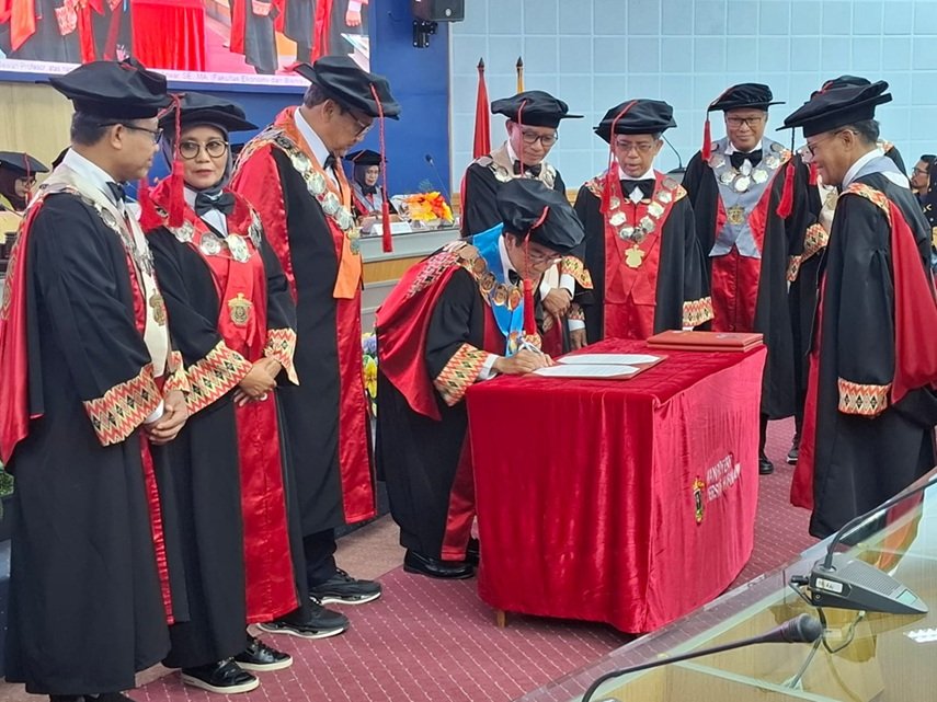 Gubernur Kaltara dan Sejumlah Alumni SMANSA Hadiri Pengukuhan Guru Besar Prof. Dr. Anas Iswanto Anwar, SE, MA