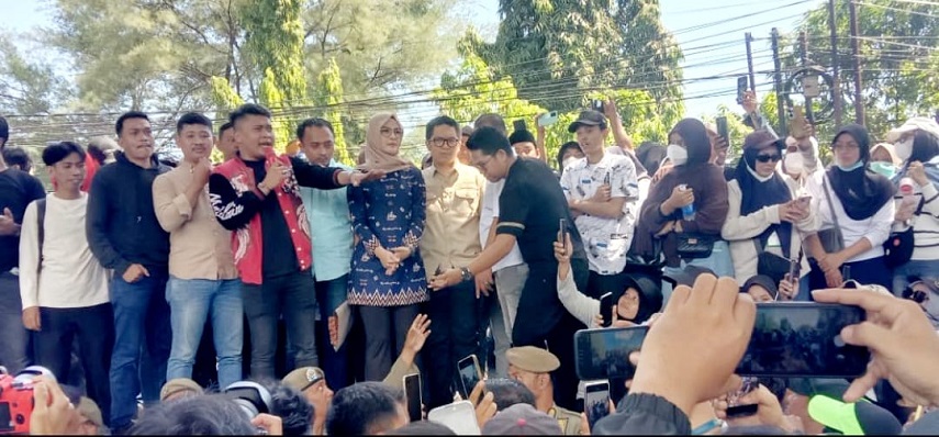 Dukung Program Pro-Rakyat Prabowo, Ribuan Massa Aliansi Rakyat Sulsel Kepung DPRD dengan Aksi Damai