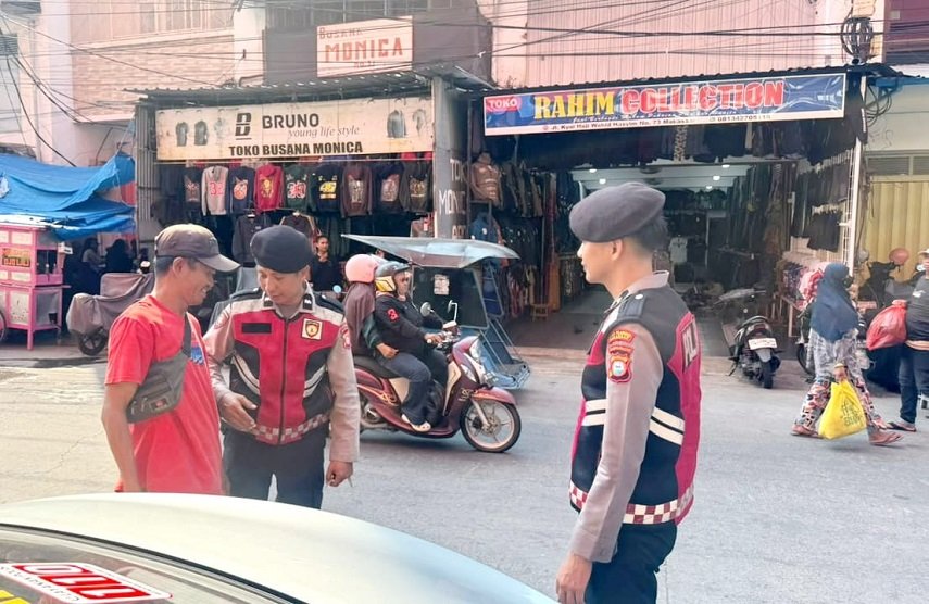 Sentuhan Humanis Polres Pelabuhan Makassar: Jaga Kamtibmas Lewat Patroli Dialogis dan Senyuman