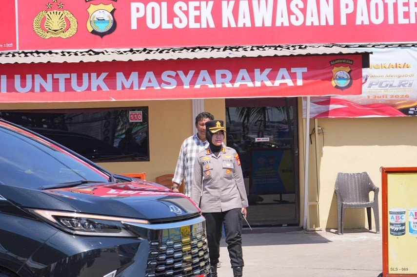 Kapolres Pelabuhan Makassar Pimpin Pengamanan Kunjungan Ibu Wapres Selvi Gibran di UMKM Paotere