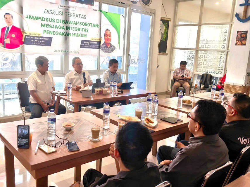 Bincang Seru di Kedai Ayah UQ: Mengawal Integritas Hukum Bareng ACC Sulawesi dan Pakar Unhas