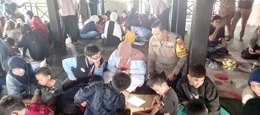 Cerdaskan Anak-anak Pesisir di Wilayah Hukumnya, Polsek Paotere Gelar Kegiatan Belajar Program I-Learn 11.0