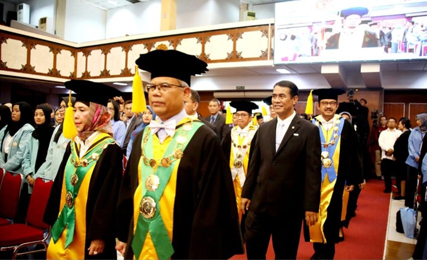 Berikan Orasi Ilmiah di Dies Natalis Ke-49 UNS, Mentan Amran Mengenang Perjalanan Hidupnya dari Anak Desa Menjadi Menteri