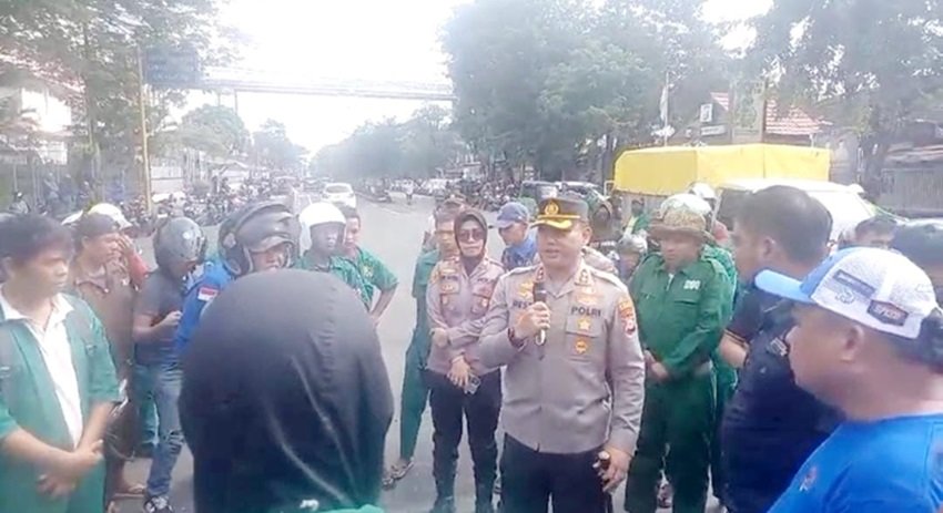 Jaga Kamtibmas Selama Ramadan, Kapolres Pelabuhan Makassar Turun Langsung Kawal Jalannya Aksi Buruh