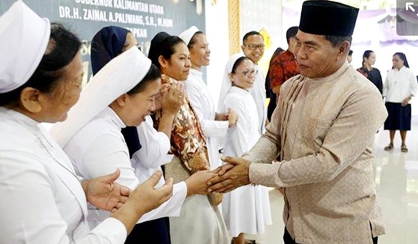 Gelar Open House di Rujab Gubernur Kaltara, Zainal Paliwang Terharu Melihat Antusias Warga Berbagai Kalangan Datang Bersilaturahmi