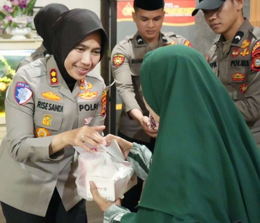 Gelar Syukuran Bersama Anak-anak Panti Asuhan, Kapolres Pelabuhan Serahkan Santunan dan Santap Sore Penuh Keakraban