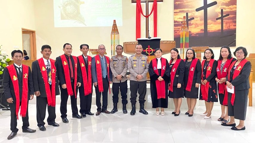 Kapolres Bersama Wakapolres Bulukumba Turun Langsung Pantau Pelaksanaan Ibadah Jumat Agung di Gereja