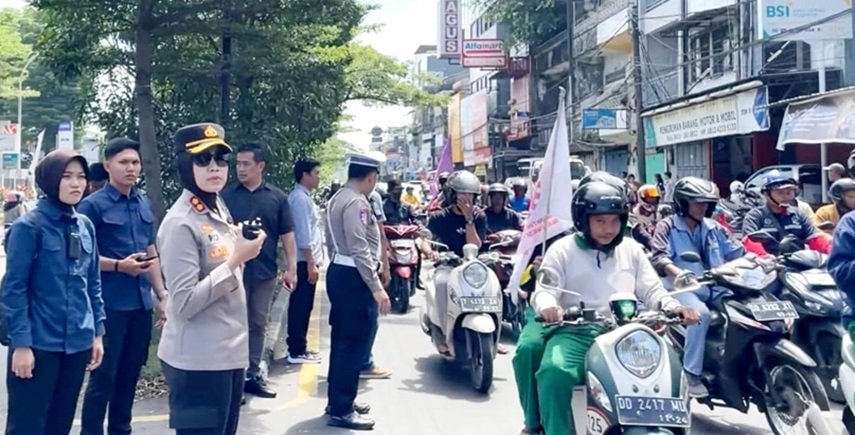 Aksi Peringatan Hari Buruh Internasional 2025 di Depan Pintu II Pelabuhan Makassar Berlangsung Kondusif