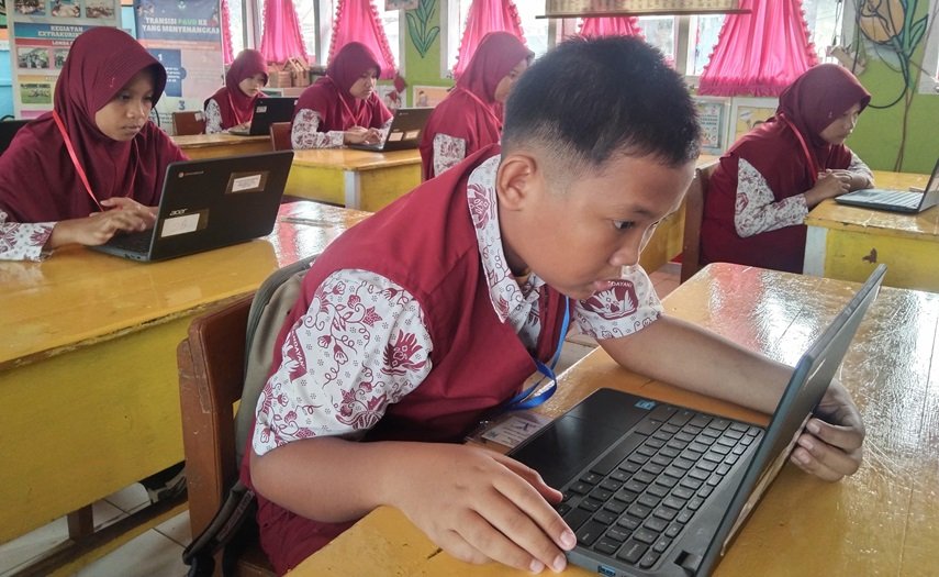 62 Siswa SDN 103 Bontompare Sinjai Ikuti US Berbasis Chromebook