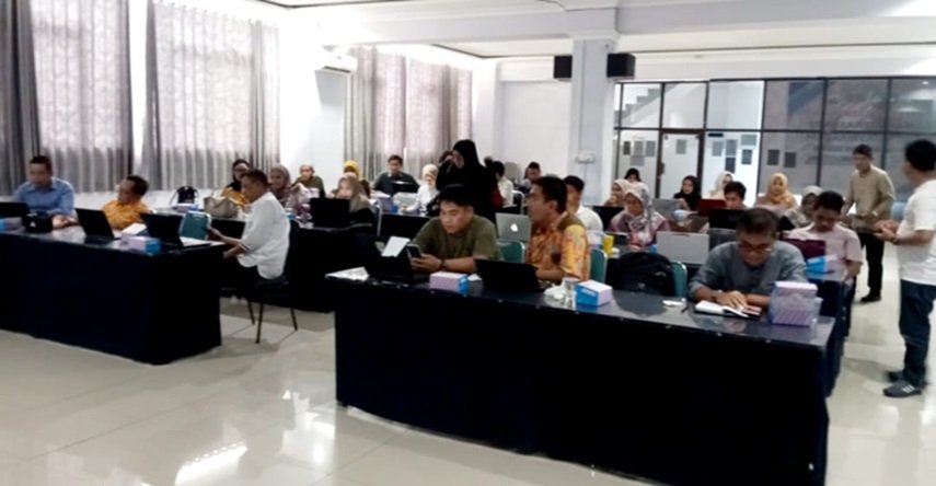 Dalam Rangka Peningkatan Kualitas Pembelajaran, Puluhan Dosen Universitas Wira Bhakti Ikuti Pelatihan Penggunaan Moodle LMS