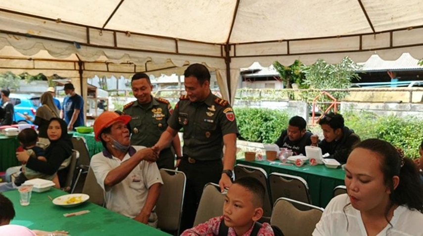 "Hasanuddin Peduli" Warung Makan Gratis Denmadam XIV/Hsn Bikin Haru dan Heboh Warga Makassar