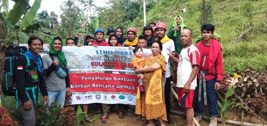 STMIK AKBA Terjunkan Relawan dan Beri Bantuan Korban Gempa Sulbar