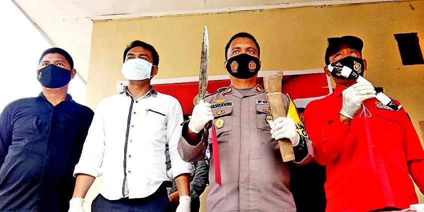 Hendak Menikam, Seorang Penggali Sumur Ditebas Parang Hingga Pergelangan Tangannya Putus