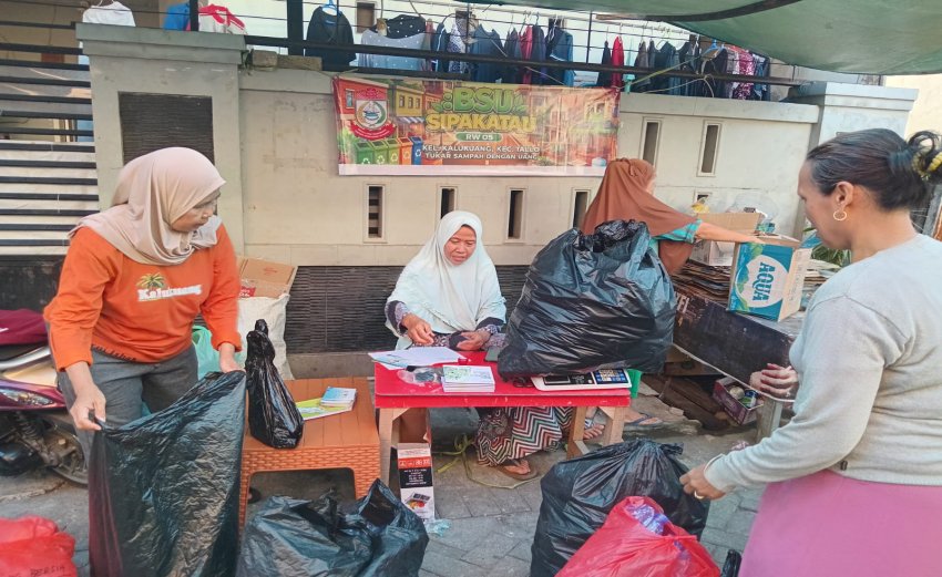 Panen Perdana Urban Farming dan Edukasi Pengelolaan Sampah, RW 05 Kelurahan Kalukuang Wujudkan Lingkungan Hijau dan Mandiri