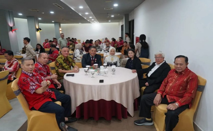 Perkumpulan Marga Tho Makassar Anugerahi Letjen TNI (Purn) AM Putranto Warga Kehormatan