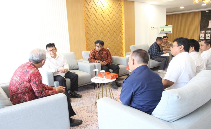 Jembatani Bahasa Ekonomi yang Rumit, PWI Sulsel dan OJK Sulselbar Sepakat Tingkatkan Kapasitas Insan Pers