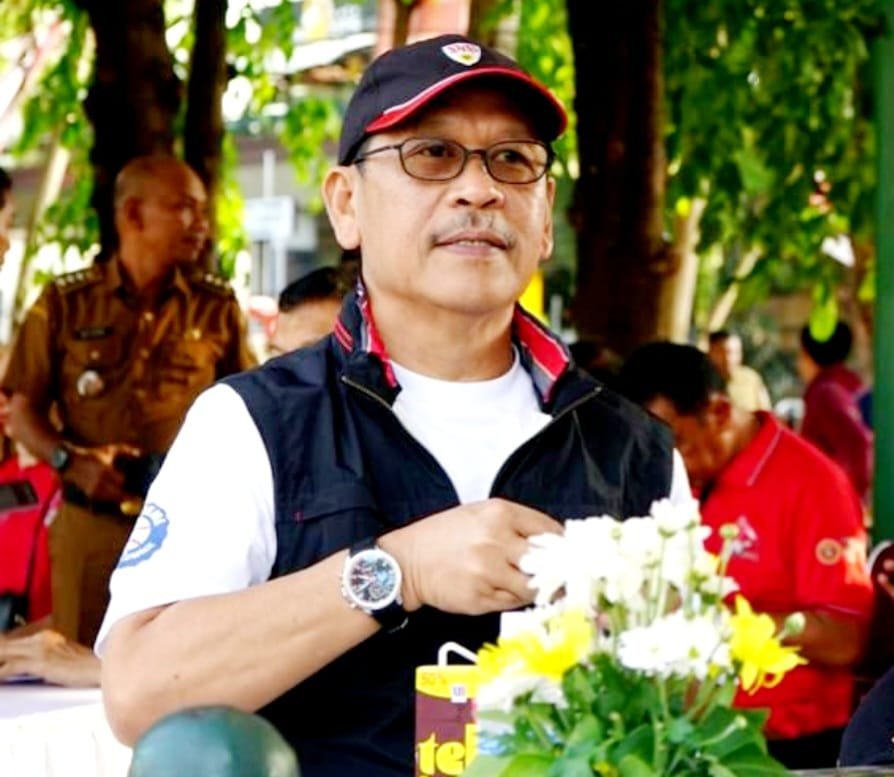 Ketua Asprov PSSI Sulsel Muh. Surya Sumbang Bola Kepada 32 Tim Peserta Kejuaraan Sepak Bola Walikota Makassar Cup VI