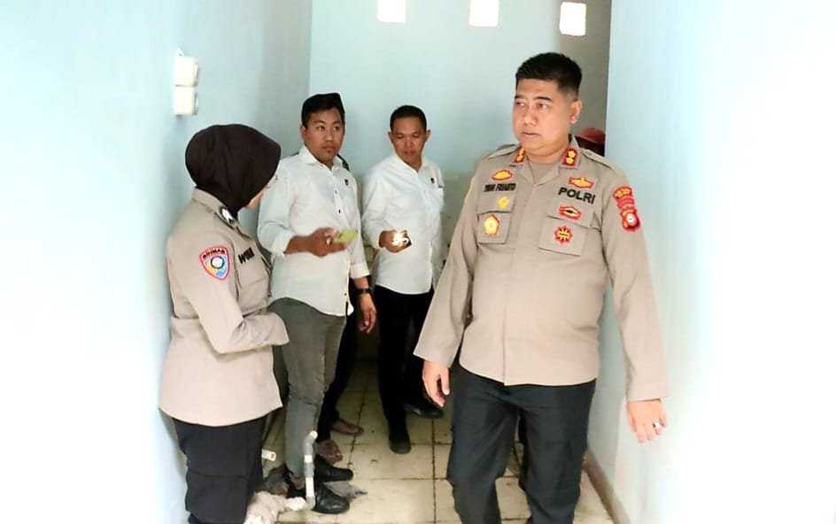 Polri Presisi, Kapolres Pelabuhan Makassar Cek 5 Lokasi Bedah Rumah di 2 Kecamatan