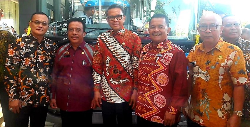 Kabupaten Kepulauan Selayat Terima Bantuan 1 Unit Armada Bus Sekolah