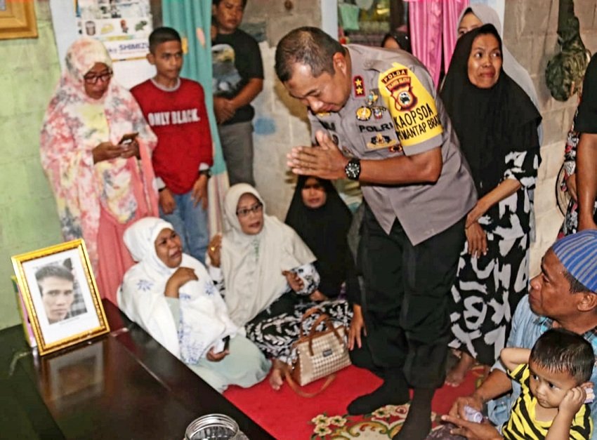 Kapolda Sulsel disambut tangis di Rumah Duka Korban Papua