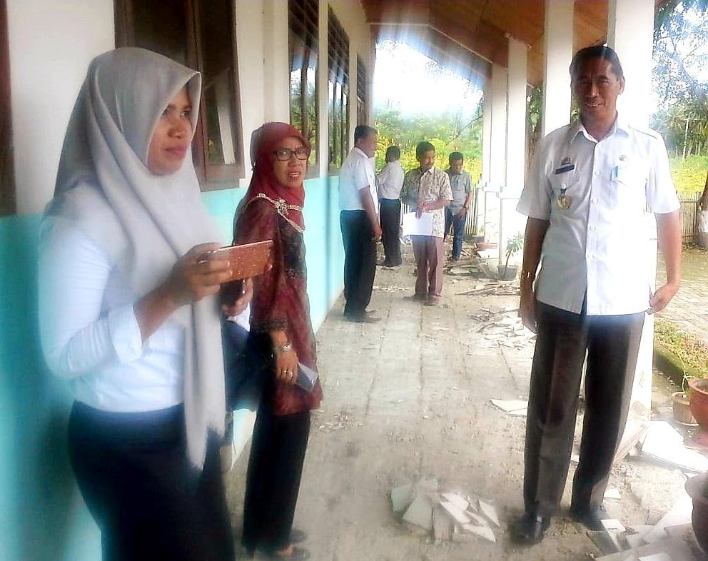 Kepala Dinas Pendidikan dan Kebudayaan Kepulauan Selayar, Drs.Mustakim KR,M.MPd., meninjau salah satu sekolah di Kecamatan Bontosikuyu Selayar