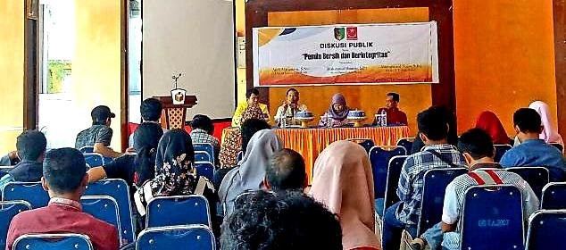 Gelaran diskusi publik bertema Pemilu bersih dan berintegritas, yang berlangsung di Caffee Orange Hotel Sinjai