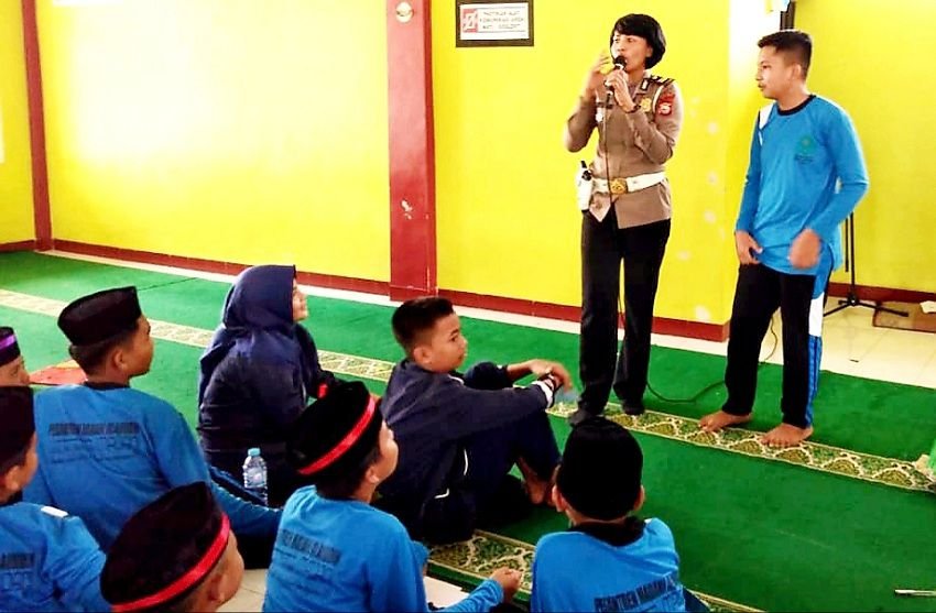Tanamkan Budaya Tertib Berlalu Lintas, Satlantas Polres Gowa Beri Penyuluhan ke Pelajar