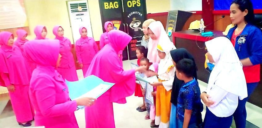 Peringati Hari Anak Nasional, Bhayangkari Gowa Fasilitasi Pembuatan Akte Kelahiran Gratis