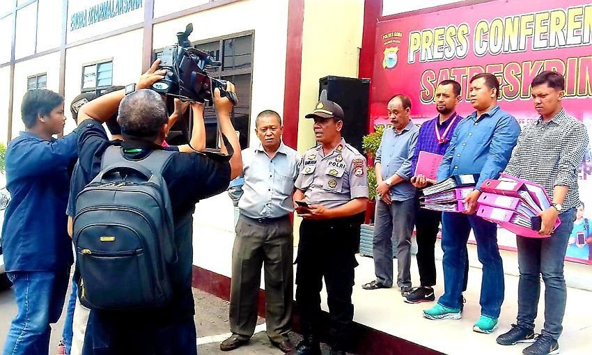 Dinyatakan P21, Polres Gowa Limpahkan Tersangka dan Barang Bukti Kasus Korupsi Dana Desa