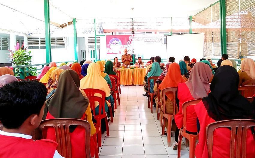 Mahasiswa KKN Unhas di Sinjai Utara Gelar Sosialisasi Pengolahan Sampah dan Kompos