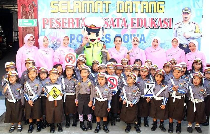 104 Murid TK Kemala Bhayangkari Gowa Kunjungi Polres Gowa
