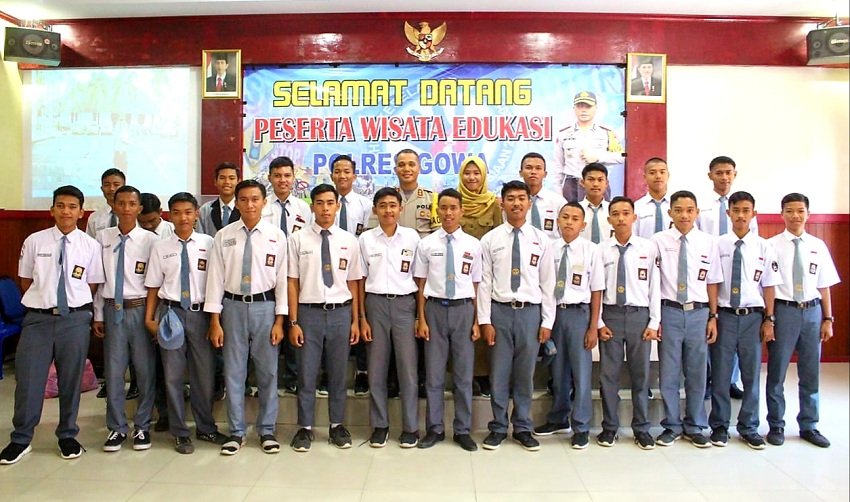 50 Pelajar SMAN 22 Gowa Berwisata Edukasi di Polres Gowa