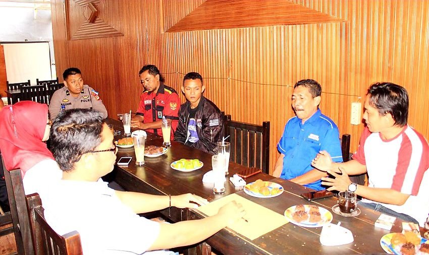 Paur Subag Humas Polres Selayar Lakukan Coffee Morning Bersama Puluhan Awak Media