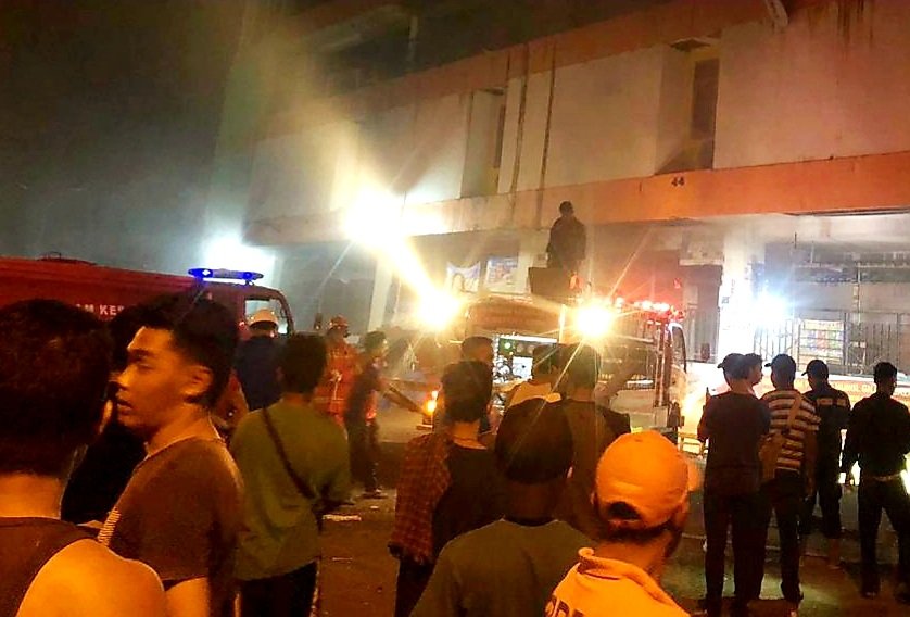 Los Jualan Sepatu dan Sendal di Pasar Minasa Maupa Gowa Terbakar