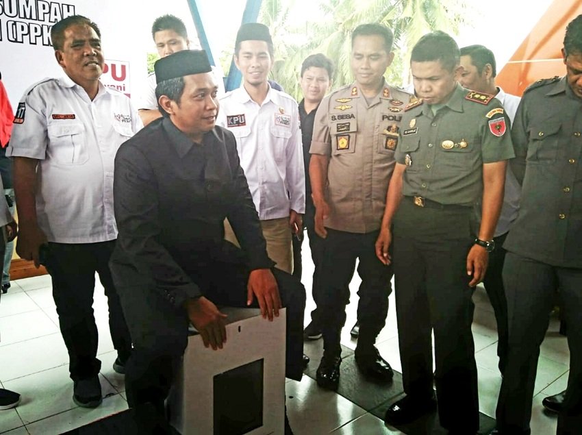 Tepis Isu, KPU Sinjai Uji Ketahanan Kotak Suara 'Kardus'