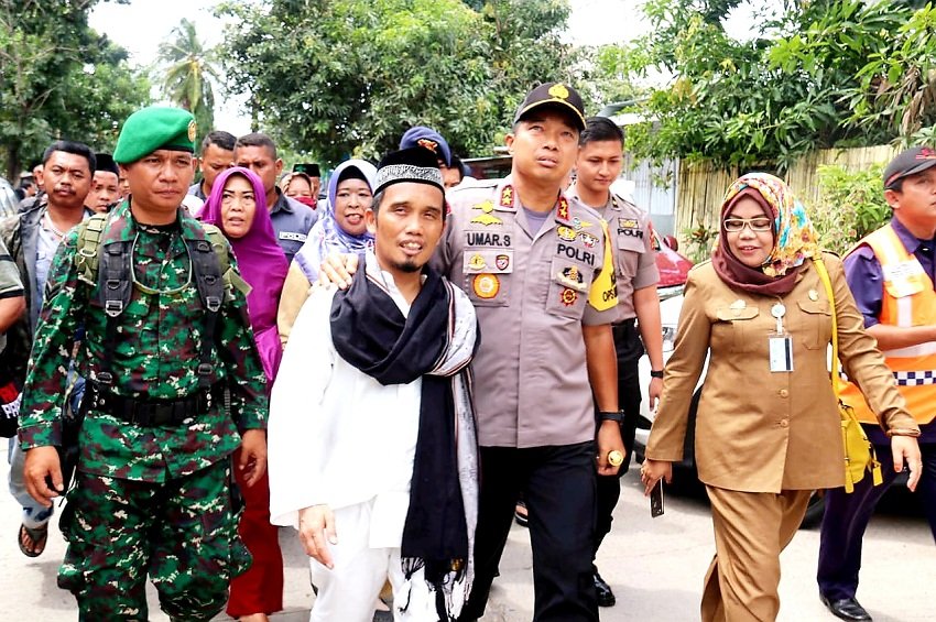 Kapolda Sulsel Melayat ke Rumah Duka Almarhumah Isteri Ustadz Nur Maulana