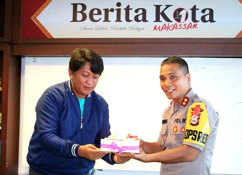 Meriahkan hari pers nasional, Kapolres Gowa dan Pejabatnya kunjungi kantor Media Berita Kota