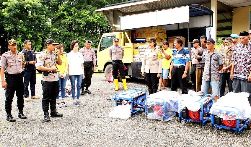 Kapolres Gowa Gandeng Dua Komunitas Pengusaha Beri Bantuan ke Korban Bencana