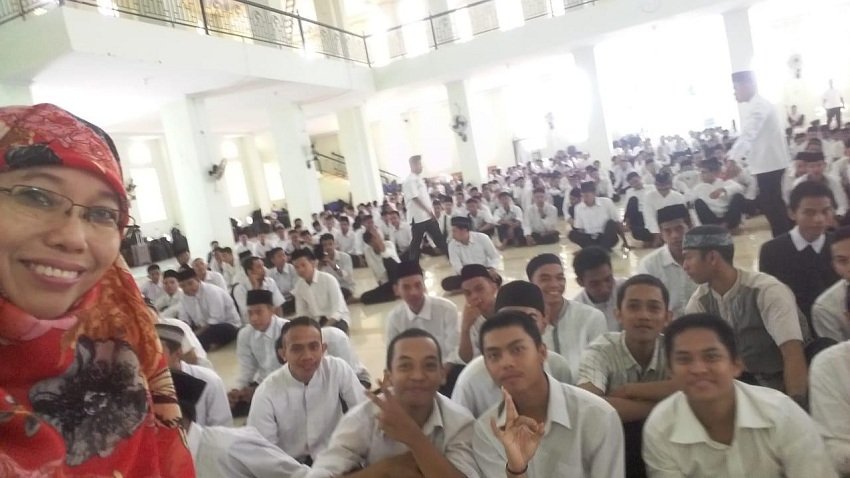 300 Maba FT-UMI Ikut Pesantren Padanglampe