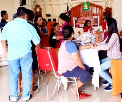 Pemeriksaan kesehatan dan pengobatan gratis di Gereja GMIM Moria Kolongan.