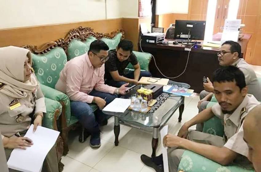 Staf PT Charoen Phokphand Tbk di kantor Balai Karantina Pertanian Makassar