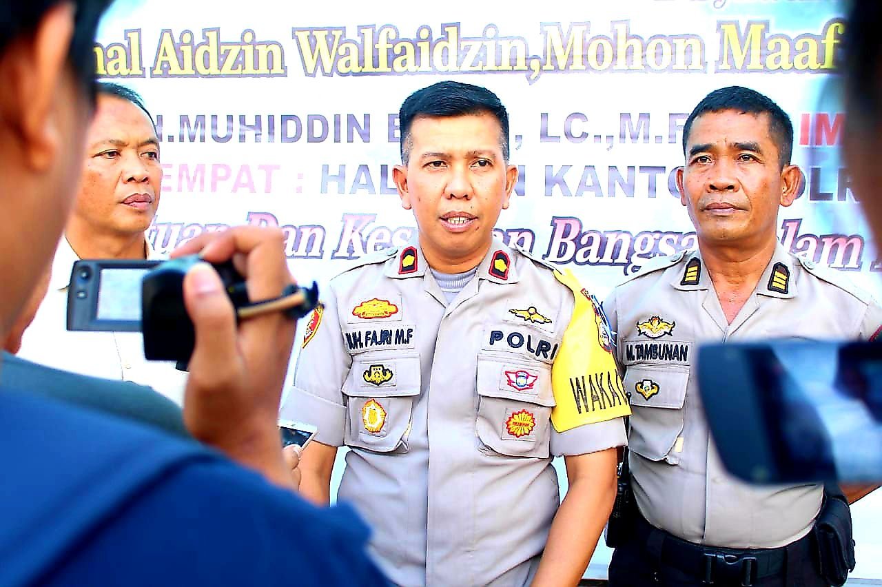 Wakapolres Gowa Kompol Muh. Fajri Mustafa didampingi Kasubbag Humas AKP M Tambunan