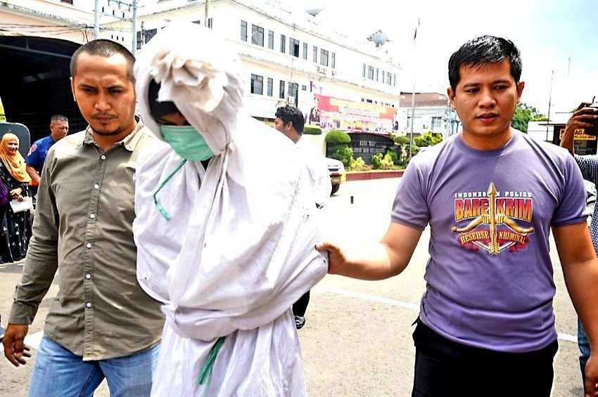 Resahkan Warga, Seorang Remaja Berpakaian Pocong Diamankan Polisi