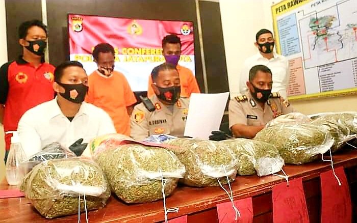 Bawa Ganja 3,571 Kg, Dua Pemuda Ditangkap Polisi, Satu Warga PNG