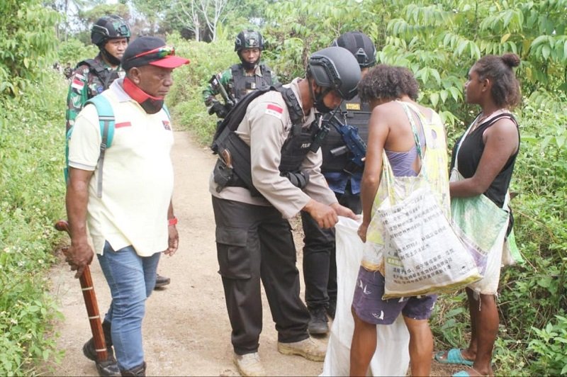 Dansatgas Yonif MR 413 Bremoro Inisiasi Patroli Gabungan
